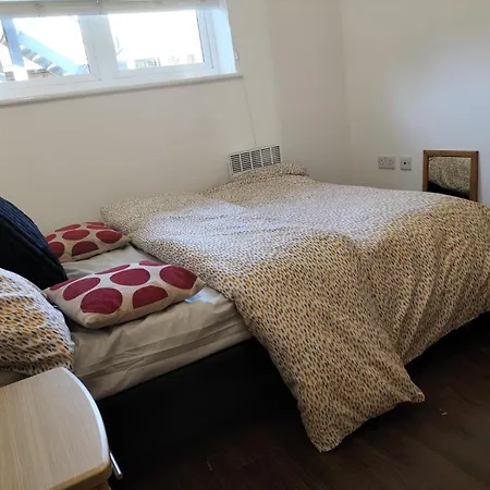 - Sleeps 4 - Parking & Wifi Birmingham