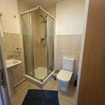 - Sleeps 4 - Parking & Wifi Birmingham