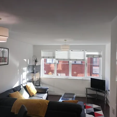 - Sleeps 4 - Parking & Wifi Apartment