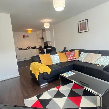 - Sleeps 4 - Parking & Wifi