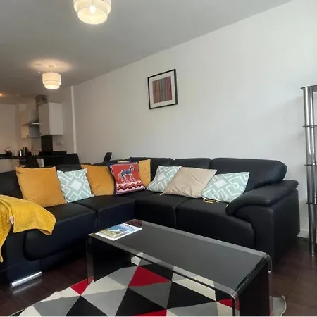 Apartment - Sleeps 4 - Parking & Wifi Birmingham